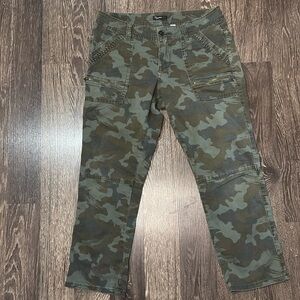 Camo Print Tapered Leg Utility Pants with Pockets with Zippers on the leg